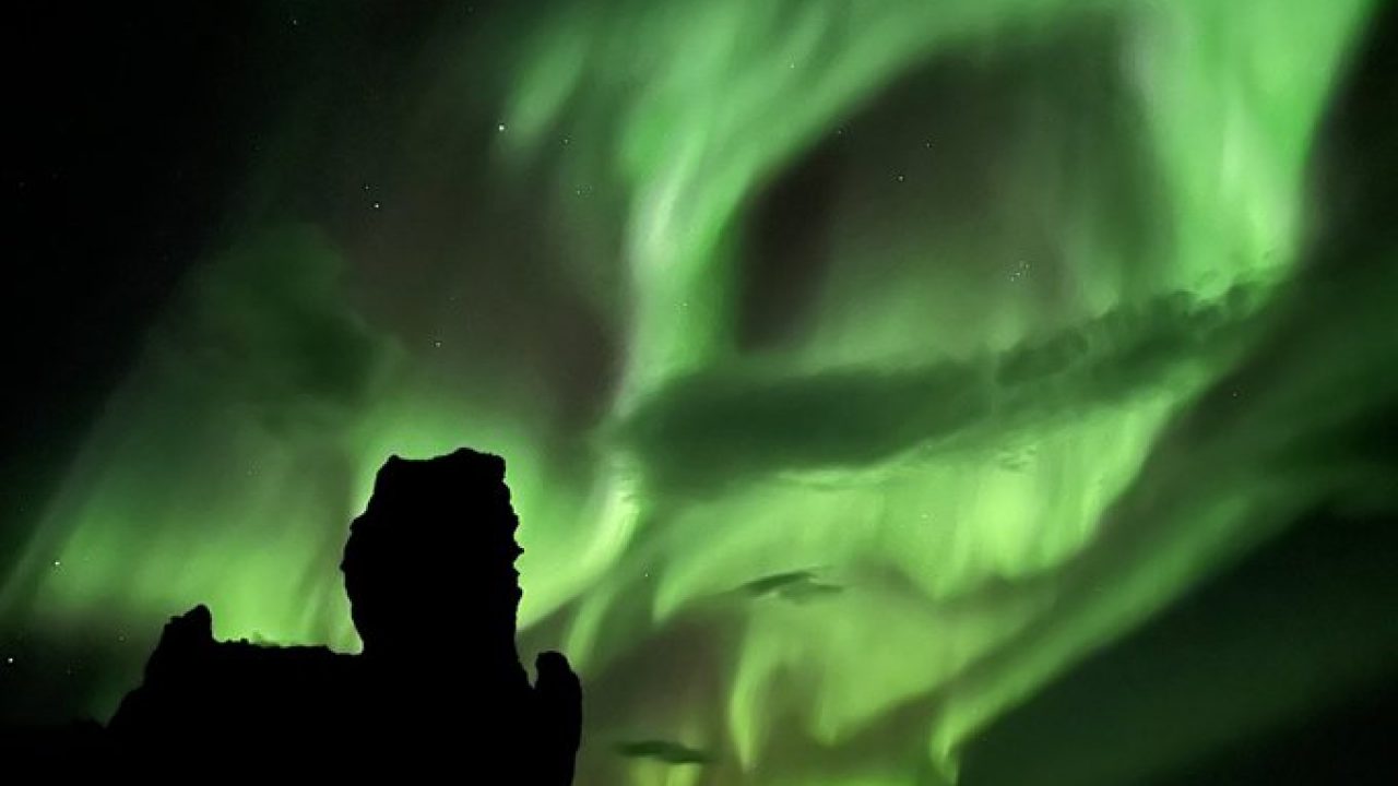 L'aurora boreale illumina i cieli del Nord America: le foto – La Voce di  New York