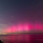 Aurora boreale vista da Fiorenzuola di Focara. Foto di Niccolò Ubalducci